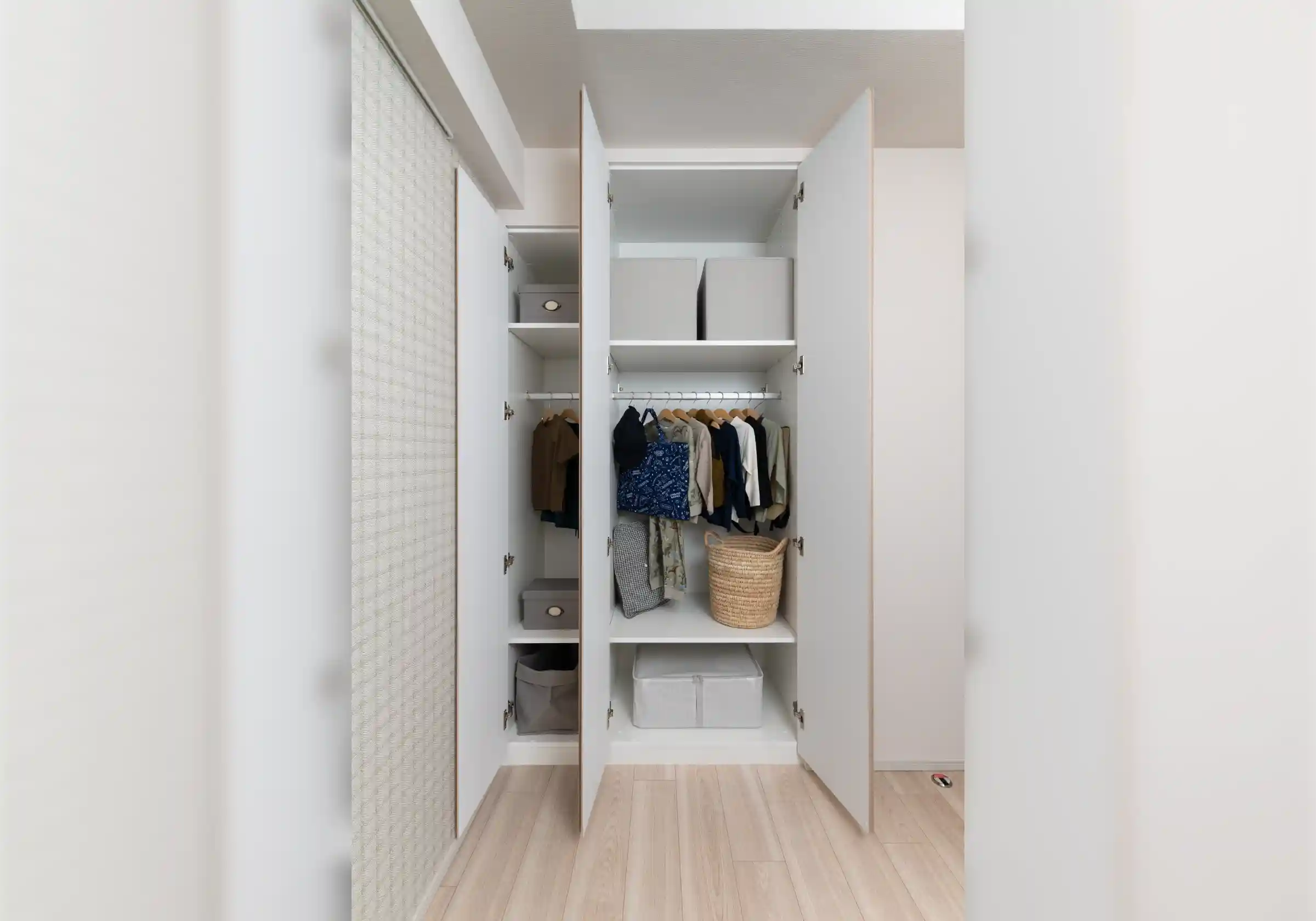 CLOSET