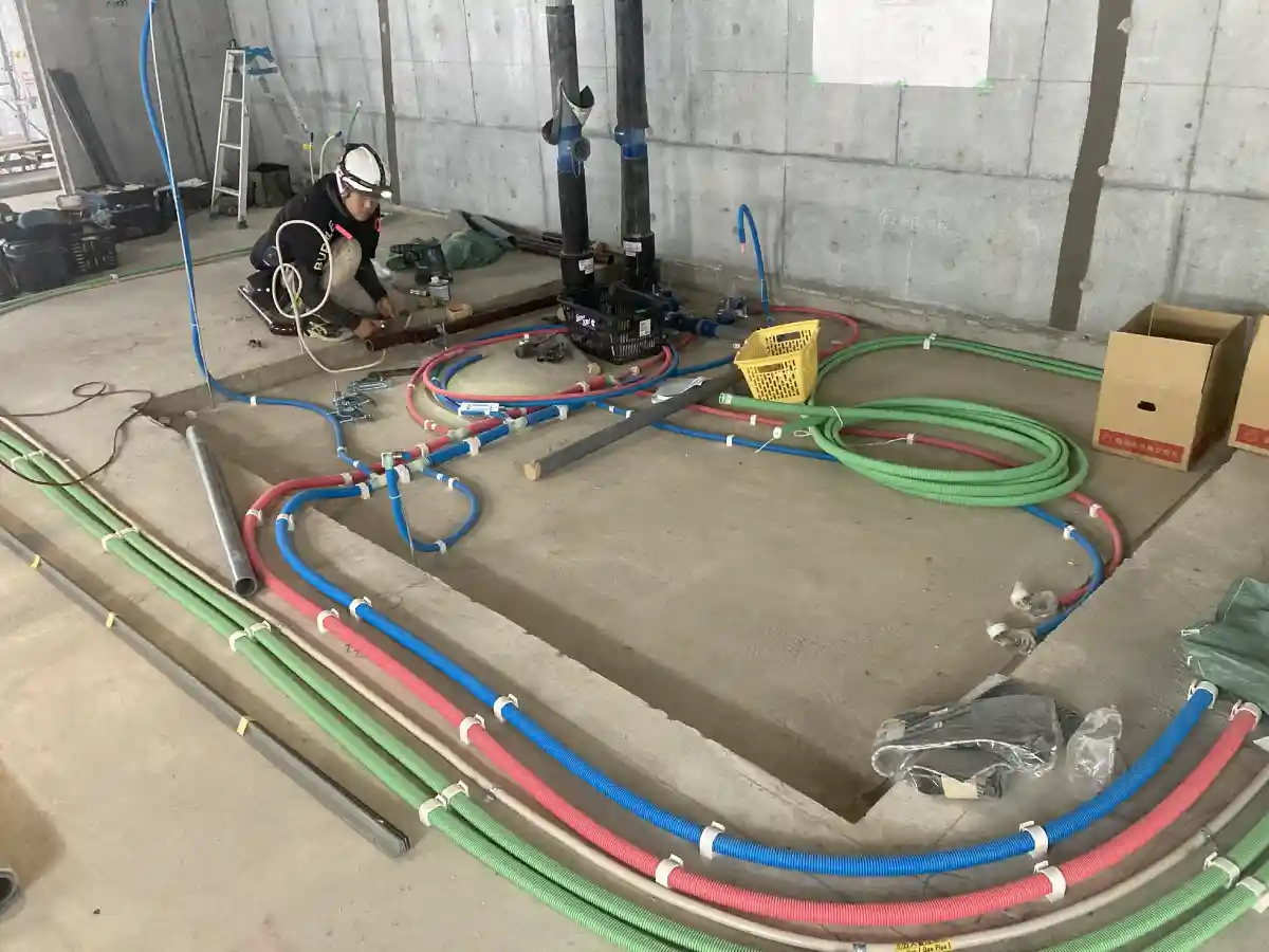 設備配管工事の様子
