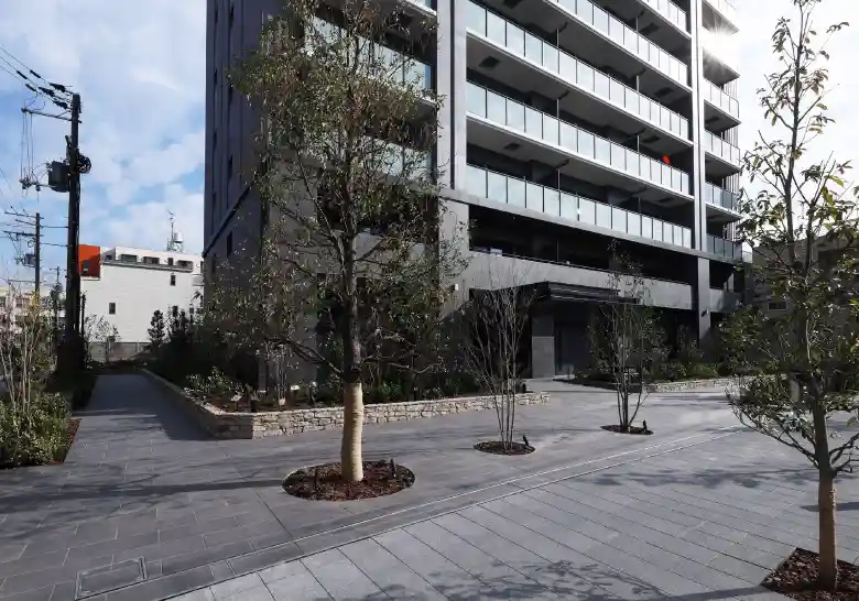 西面公開空地（昼景）