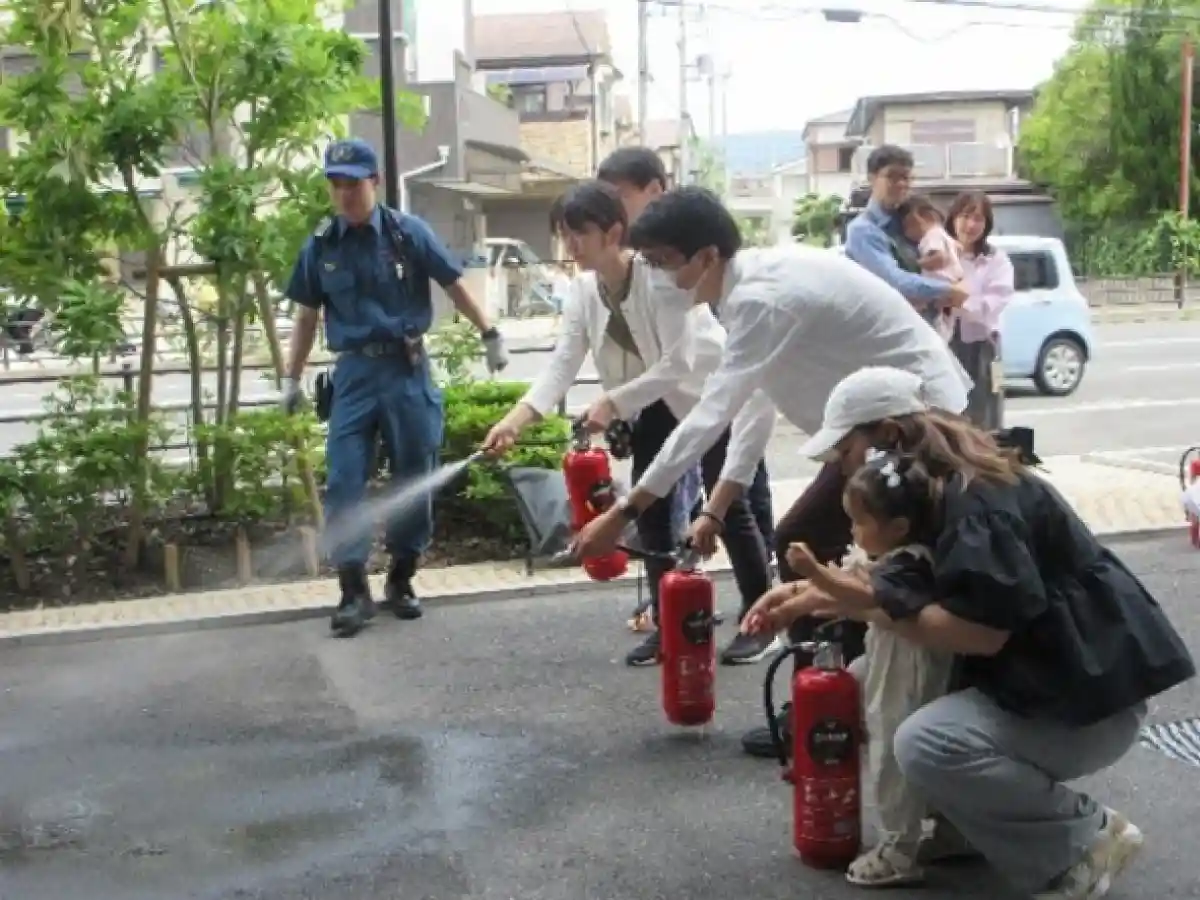 訓練用消火器を使用した放水体験