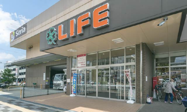 ライフ 高殿店（徒歩10分／約780m）